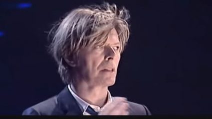 Η έκθεση «David Bowie» γίνεται εφαρμογή για κινητά Η έκθεση «David Bowie» γίνεται εφαρμογή για κινητά