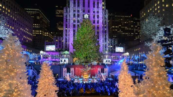 Τρία εκατομμύρια κρύσταλλοι στην κορυφή του χριστουγεννιάτικου δέντρου της Νέας Υόρκης