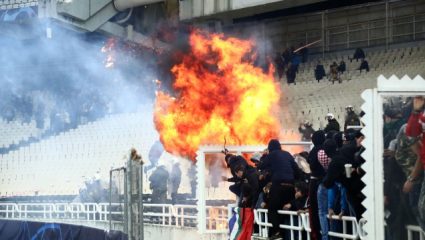 Πρωτοφανή επεισόδια στο ΟΑΚΑ – Απειλείται μέχρι και με αποκλεισμό από την Ευρώπη η ΑΕΚ (ΦΩΤΟ+ΒΙΝΤΕΟ) Πρωτοφανή επεισόδια στο ΟΑΚΑ – Απειλείται μέχρι και με αποκλεισμό από την Ευρώπη η ΑΕΚ (ΦΩΤΟ+ΒΙΝΤΕΟ)