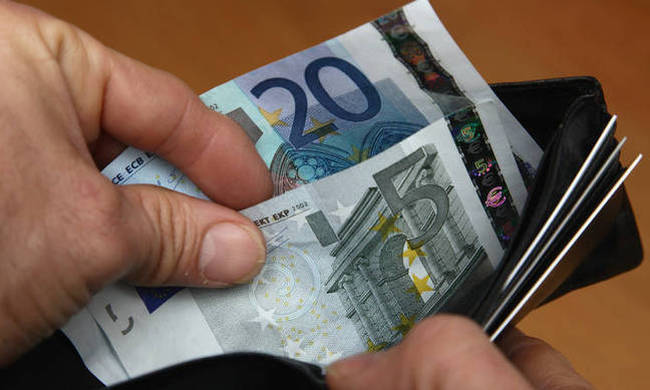 Μποναμάς 710 εκ. ευρώ από την κυβέρνηση με το κοινωνικό μέρισμα - Ποιοι θα το πάρουν