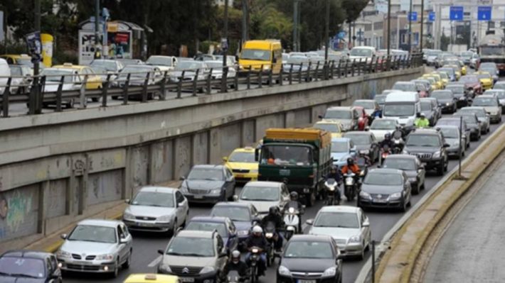 Αυξημένη κίνηση και καθυστερήσεις στους δρόμους της Αττικής