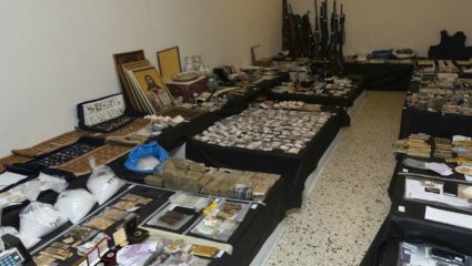 Νέες αποκαλύψεις για το κύκλωμα λαθρεμπορίας – Τι κατέγραψε ο «υπερκοριός» της ΕΛ.ΑΣ Νέες αποκαλύψεις για το κύκλωμα λαθρεμπορίας – Τι κατέγραψε ο «υπερκοριός» της ΕΛ.ΑΣ