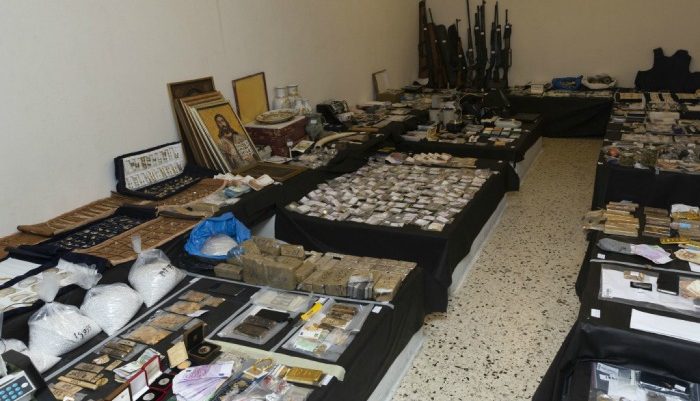 Νέες αποκαλύψεις για το κύκλωμα λαθρεμπορίας - Τι κατέγραψε ο «υπερκοριός» της ΕΛ.ΑΣ Νέες αποκαλύψεις για το κύκλωμα λαθρεμπορίας - Τι κατέγραψε ο «υπερκοριός» της ΕΛ.ΑΣ
