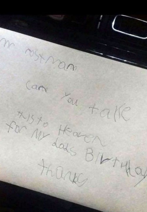 Ένα αγόρι έστειλε κάρτα γενεθλίων στον νεκρό πατέρα του - Η «απάντηση» που συγκλόνισε