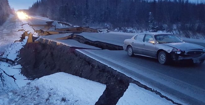 Εικόνες... Αποκάλυψης μετά τον ισχυρό σεισμό στην Αλάσκα (ΦΩΤΟ - ΒΙΝΤΕΟ)