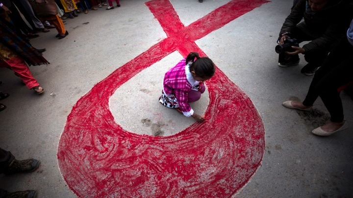 Συγκεντρώσεις σε όλον τον κόσμο για την Παγκόσμια Ημέρα κατά του AIDS