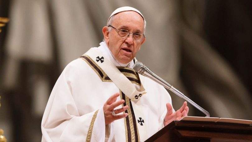 Πάπας Φραγκίσκος: «Εκτός κλήρου οι ομοφυλόφιλοι»