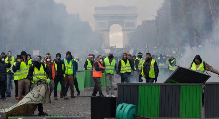 Κίτρινα γιλέκα: Οι ιστορίες των ανθρώπων που ξεσήκωσαν το Παρίσι