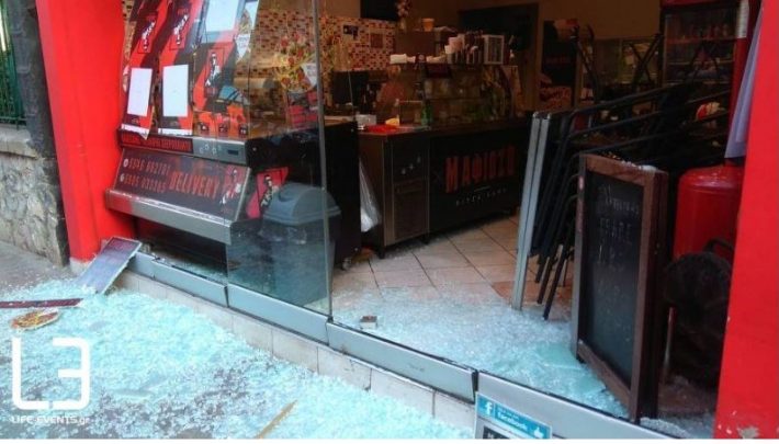 Έσπασαν το κατάστημα του εργοδότη που κατηγορείται για τον ξυλοδαρμό διανομέα - ΦΩΤΟ