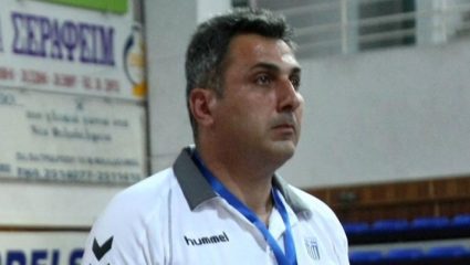Θρήνος στο χάντμπολ: «Έφυγε» σε ηλικία 54 ετών ο προπονητής της Εθνικής, Θανάσης Καρακεχαγιάς Θρήνος στο χάντμπολ: «Έφυγε» σε ηλικία 54 ετών ο προπονητής της Εθνικής, Θανάσης Καρακεχαγιάς