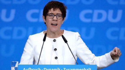 Η Άνεγκρετ Κραμπ-Καρενμπάουερ νέα πρόεδρος του CDU Η Άνεγκρετ Κραμπ-Καρενμπάουερ νέα πρόεδρος του CDU