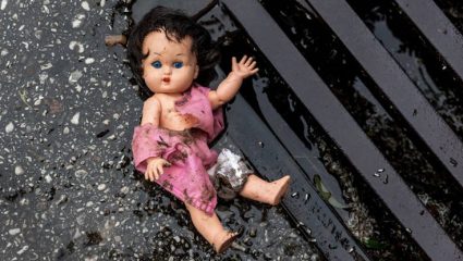 Το «σύνδρομο ταρακουνήματος» η πιο διαδεδομένη μορφή κακοποίησης σε βρέφη και παιδιά Το «σύνδρομο ταρακουνήματος» η πιο διαδεδομένη μορφή κακοποίησης σε βρέφη και παιδιά