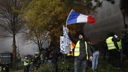 Κίτρινα Γιλέκα: Ο Μακρόν βγάζει τον στρατό στους δρόμους – Φόβοι για νέες ταραχές (ΦΩΤΟ) Κίτρινα Γιλέκα: Ο Μακρόν βγάζει τον στρατό στους δρόμους – Φόβοι για νέες ταραχές (ΦΩΤΟ)