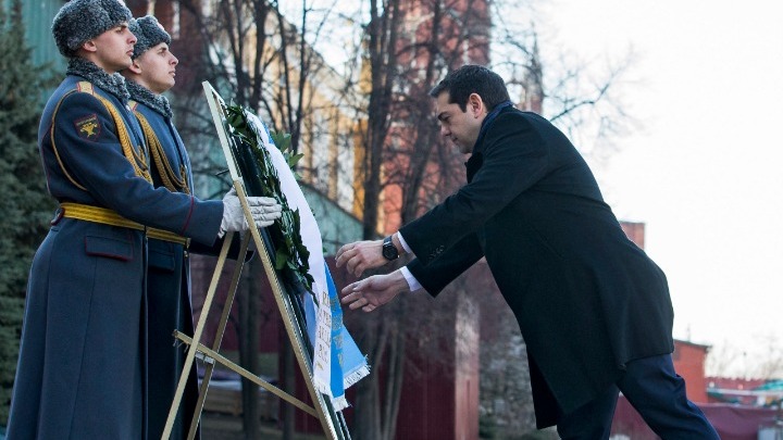 Κατέθεσε στεφάνι στο μνημείο του «Άγνωστου Στρατιώτη» στη Μόσχα ο Αλέξης Τσίπρας