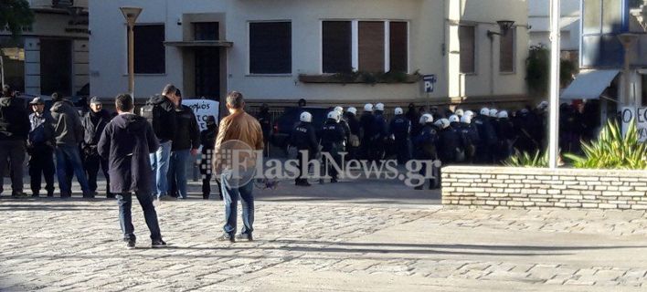 Ενταση στο μνημόσυνο του Κατσίφα στο Ηράκλειο - Τραυματίστηκε αστυνομικός