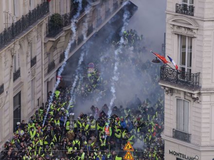 Δημοσιογράφοι τραυματίστηκαν στις διαδηλώσεις στο Παρίσι