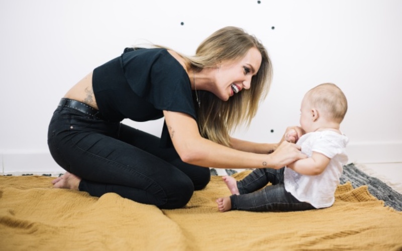 Εννέα βασικές αρχές για να μάθουμε να επικοινωνούμε με το μωρό μας