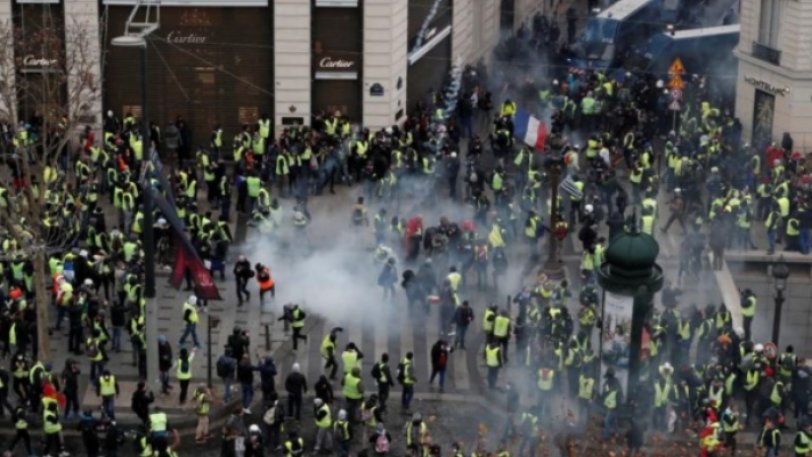 Σοκαριστικός απολογισμός στις διαδηλώσεις από τα «Κίτρινα Γιλέκα»: 1.000 συλλήψεις και 126 τραυματίες (ΦΩΤΟ+ΒΙΝΤΕΟ)