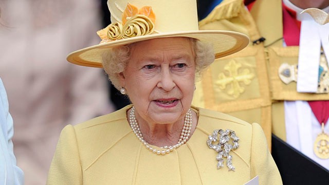 Ανοιχτοχέρα η Ελισάβετ: Το απίστευτο δώρο που έκανε η βασίλισσα για τα Χριστούγεννα στους 550 υπαλλήλους του παλατιού