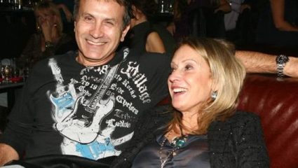 Αποκάλυψη από τον Γιώργο Νταλάρα: «Ήμουν ακοινώνητος – Γνώρισα τη γυναίκα μου όταν την πέταξα έξω από το μαγαζί» Αποκάλυψη από τον Γιώργο Νταλάρα: «Ήμουν ακοινώνητος – Γνώρισα τη γυναίκα μου όταν την πέταξα έξω από το μαγαζί»
