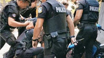 Ελεύθεροι χωρίς περιοριστικούς όρους οι αστυνομικοί που απολογήθηκαν για τον θάνατο του Ζακ Κωστόπουλου Ελεύθεροι χωρίς περιοριστικούς όρους οι αστυνομικοί που απολογήθηκαν για τον θάνατο του Ζακ Κωστόπουλου
