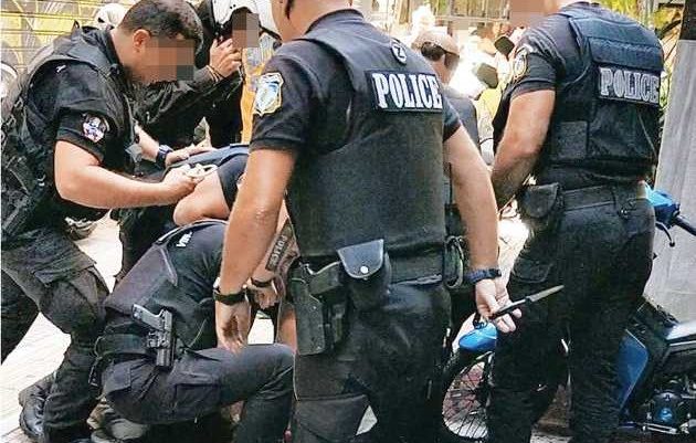 Ελεύθεροι χωρίς περιοριστικούς όρους οι αστυνομικοί που απολογήθηκαν για τον θάνατο του Ζακ Κωστόπουλου Ελεύθεροι χωρίς περιοριστικούς όρους οι αστυνομικοί που απολογήθηκαν για τον θάνατο του Ζακ Κωστόπουλου