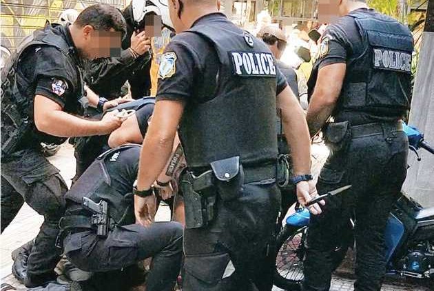 Ελεύθεροι χωρίς περιοριστικούς όρους οι αστυνομικοί που απολογήθηκαν για τον θάνατο του Ζακ Κωστόπουλου