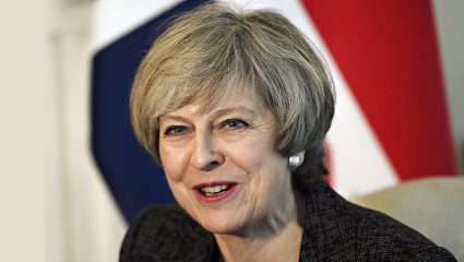 BBC: Παραμένει στην εξουσία η Μέι BBC: Παραμένει στην εξουσία η Μέι