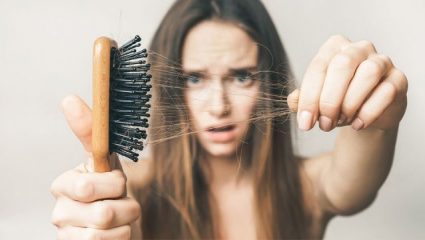 Οι πέντε βασικοί λόγοι που πέφτουν τα μαλλιά σας Οι πέντε βασικοί λόγοι που πέφτουν τα μαλλιά σας