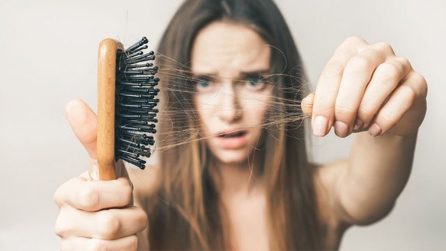Οι πέντε βασικοί λόγοι που πέφτουν τα μαλλιά σας