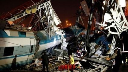 Τουρκία: Σιδηροδρομικό δυστύχημα με 7 νεκρούς στην Τουρκία – ΒΙΝΤΕΟ Τουρκία: Σιδηροδρομικό δυστύχημα με 7 νεκρούς στην Τουρκία – ΒΙΝΤΕΟ