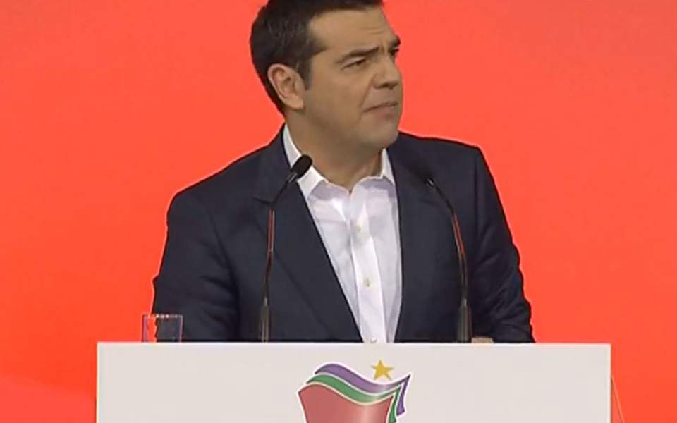 Τραγούδησε το «Μακεδονία Ξακουστή» στην ομιλία του Τσίπρα - Η απάντηση του Πρωθυπουργού (ΒΙΝΤΕΟ)