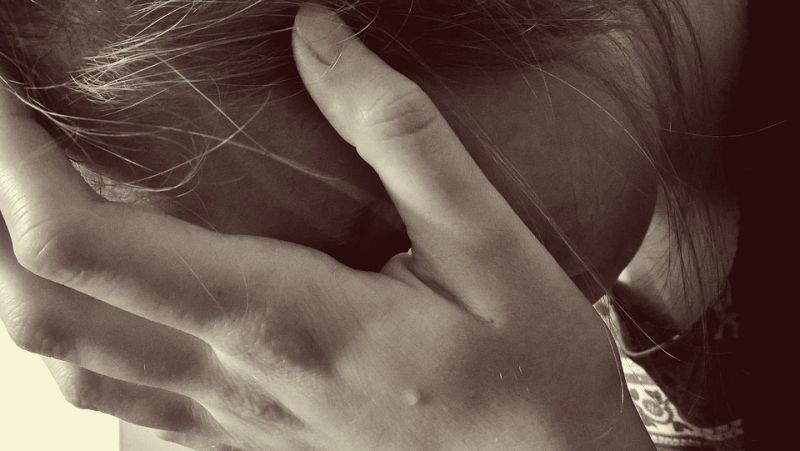 Καταγγελία-σοκ στα Χανιά: Υπνώτιζε τον πατέρα και βίαζε την 13χρονη κόρη!