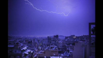 Καιρός: Πού θα βρέξει τη Δευτέρα Καιρός: Πού θα βρέξει τη Δευτέρα