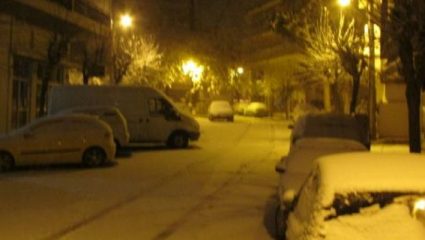 Hρωικός ντελιβεράς βγήκε μέσα στον χιονιά στην Κοζάνη για να παραδώσει παραγγελία (ΒΙΝΤΕΟ) Hρωικός ντελιβεράς βγήκε μέσα στον χιονιά στην Κοζάνη για να παραδώσει παραγγελία (ΒΙΝΤΕΟ)