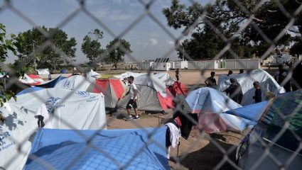 «Χάθηκε» η μπάλα με το προσφυγικό «Χάθηκε» η μπάλα με το προσφυγικό