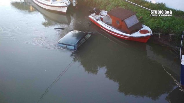 Αργολίδα: Αυτοκίνητο «πέταξε» πάνω από βάρκες και έκανε βουτιά σε ποτάμι (vid)