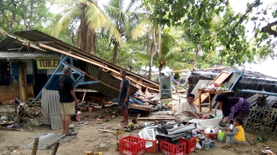 Τραγικός απολογισμός από το Τσουνάμι στην Ινδονησία: 168 νεκροί και 100άδες τραυματίες