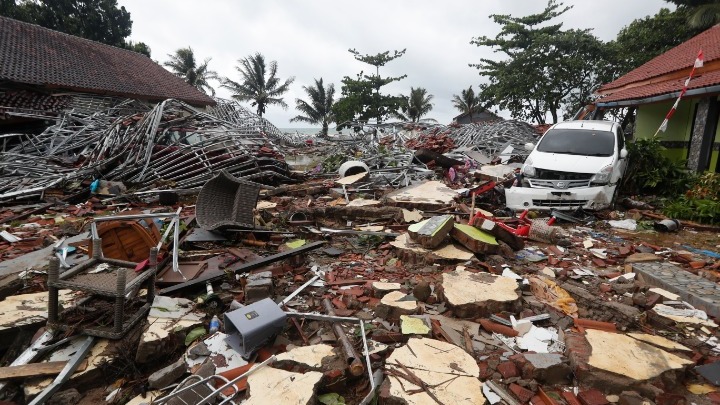 Βιβλική καταστροφή στην Ινδονησία: Περισσότεροι από 220 νέκροι - Εκατοντάδες τραυματίες (ΦΩΤΟ, ΒΙΝΤΕΟ)