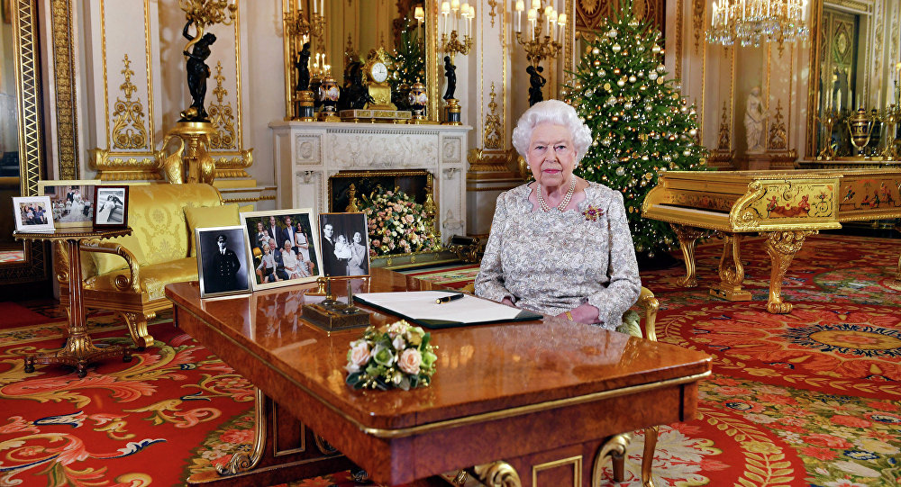 Ο βασίλισσα Ελισάβετ μίλησε για αυτοθυσία μέσα από... χρυσό δωμάτιο
