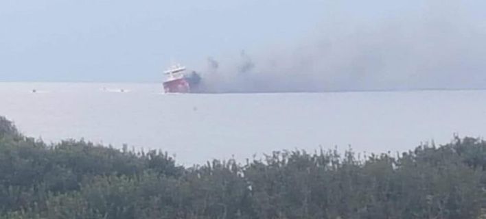 Έκρηξη και φωτιά σε τάνκερ στην Κύπρο - Έπεφταν στη θάλασσα για να σωθούν!