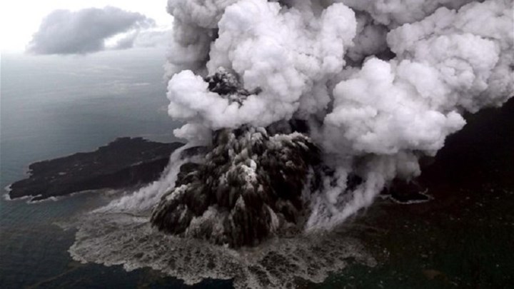 Κόντυνε 228 μέτρα μετά την έκρηξή του το ηφαίστειο Κρακατόα!