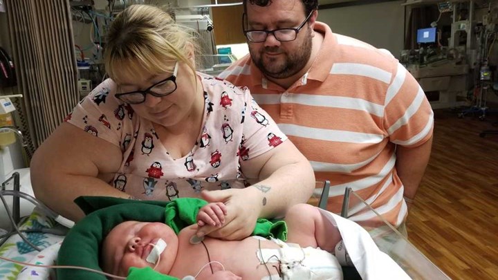 Γιγάντιο μωρό στις ΗΠΑ: Γεννήθηκε 6,5 κιλά και 54 πόντους (ΒΙΝΤΕΟ)