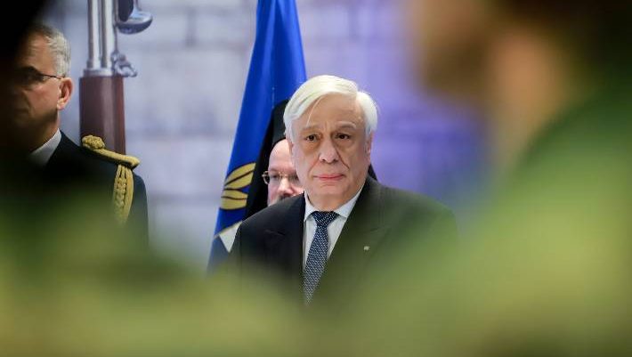 Στον Προκόπη Παυλόπουλο έπεσε το φλουρί της Προεδρικής Φρουράς Στον Προκόπη Παυλόπουλο έπεσε το φλουρί της Προεδρικής Φρουράς