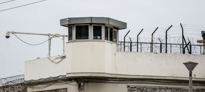 Σωφρονιστικοί υπάλληλοι: «Πού είναι οι πίνακες για τους ξυλοδαρμούς και τους βιασμούς στις φυλακές;»
