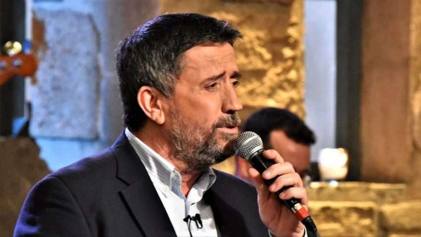 Το παράπονο του Έλληνα τραγουδιστή: «Δεν με καλεί πια ο Σπύρος Παπαδόπουλος, δεν είμαι καλός δημοσιοσχετίστας…»