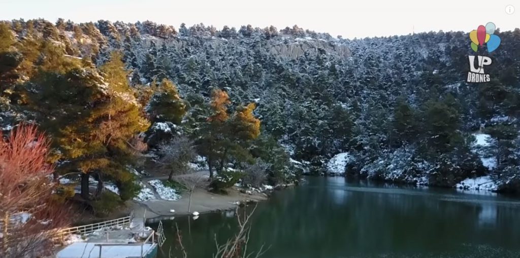 Η Ιπποκράτειος Πολιτεία και η λίμνη Μπελέτσι μέσα στο χιόνι - Μαγευτικές εικόνες από drone