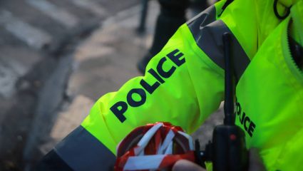 Επίθεση σε διμοιρία των ΜΑΤ έξω από την ΑΣΟΕΕ – Πληροφορίες για πυροβολισμό Επίθεση σε διμοιρία των ΜΑΤ έξω από την ΑΣΟΕΕ – Πληροφορίες για πυροβολισμό