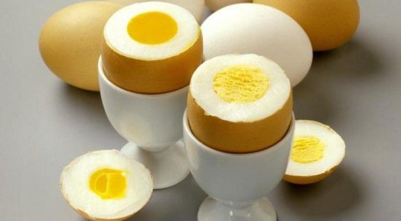 Μετανιώσατε που βράσατε τα αβγά σας; Ε, ξεβράστε τα!