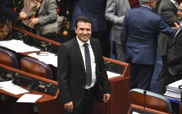 Ζάεφ: «Οι Έλληνες βουλευτές θα αναγνωρίσουν τον ρόλο τους σε αυτή την ιστορική στιγμή» Ζάεφ: «Οι Έλληνες βουλευτές θα αναγνωρίσουν τον ρόλο τους σε αυτή την ιστορική στιγμή»